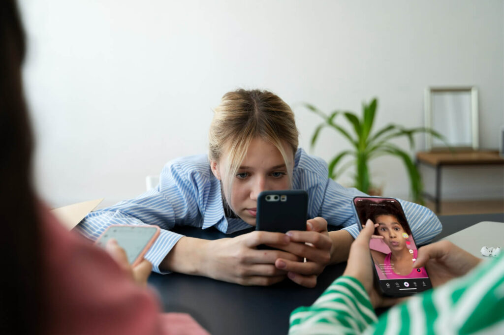 social media si comportamentul compulsiv